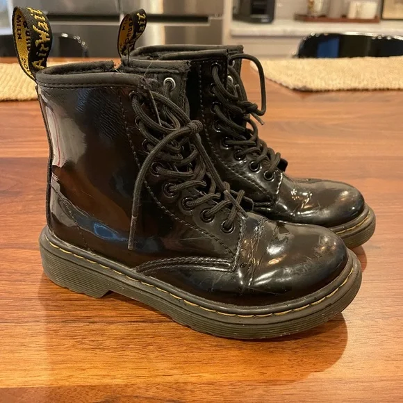 Doc martens shop kids sizes